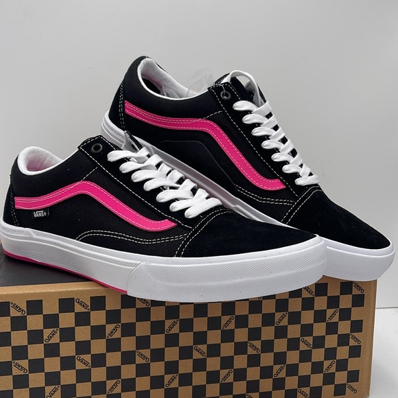 Vans Men's Black and Pink Sneakers Bmx Old Skool
Black/Neon Pink
VN0005UZBFY - Picture 5 of 16